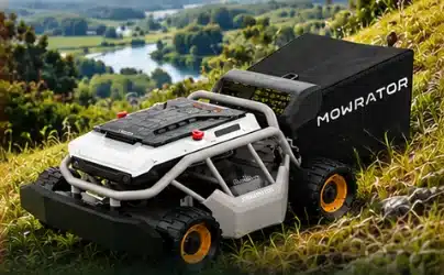 Mowrator pļāvējs stāvā nogāzē
